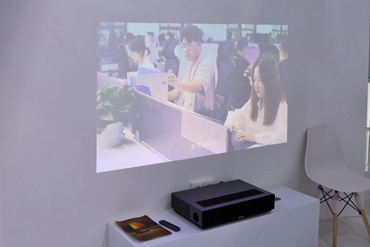 峰米携V10 4K超高清等投影仪参展2022消博会，带来次世代游戏投影-第4张图片-科技快讯