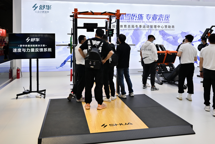 全球首款搭载鸿蒙操作系统：舒华展示极智2代豪华商用跑步机-第4张图片-科技快讯
