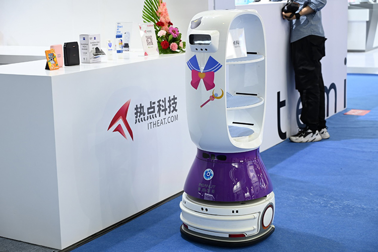 CTiS2021 | 擎朗无人配送机器人亮相CTiS，担任小小送水工-第1张图片-科技快讯