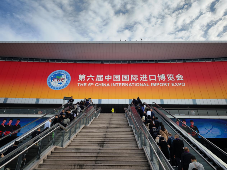 从机器人骑士到氢燃料汽车，进博会如何引领未来生活？-第1张图片-科技快讯
