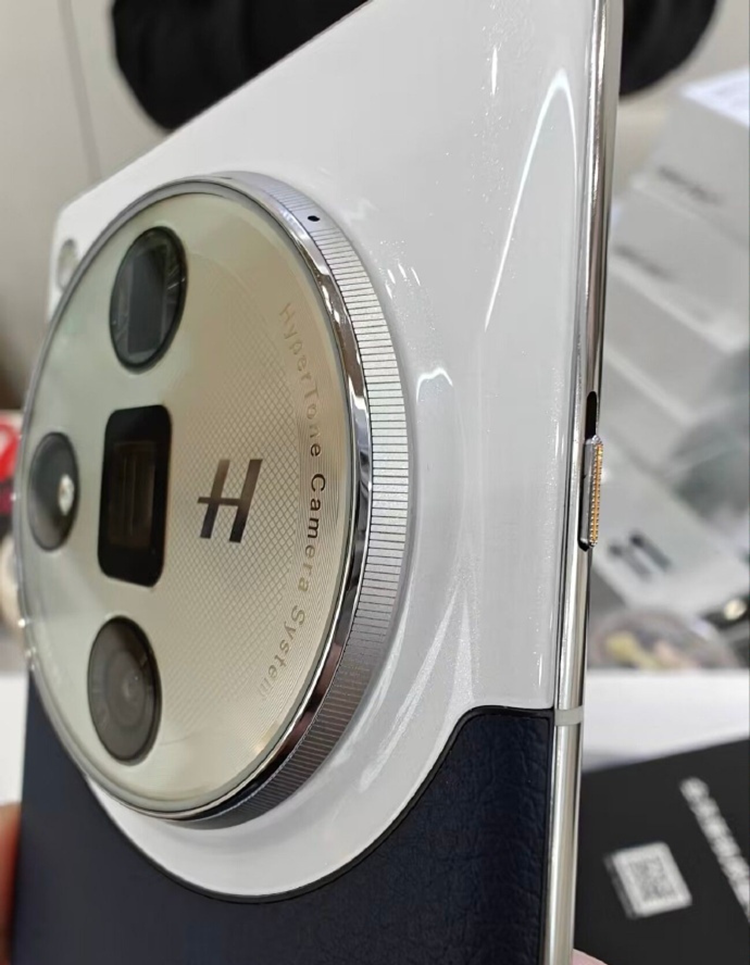 OPPO Find X7 Ultra真机曝光，后摄模组异常庞大，影像实力不容小视-第3张图片-科技快讯