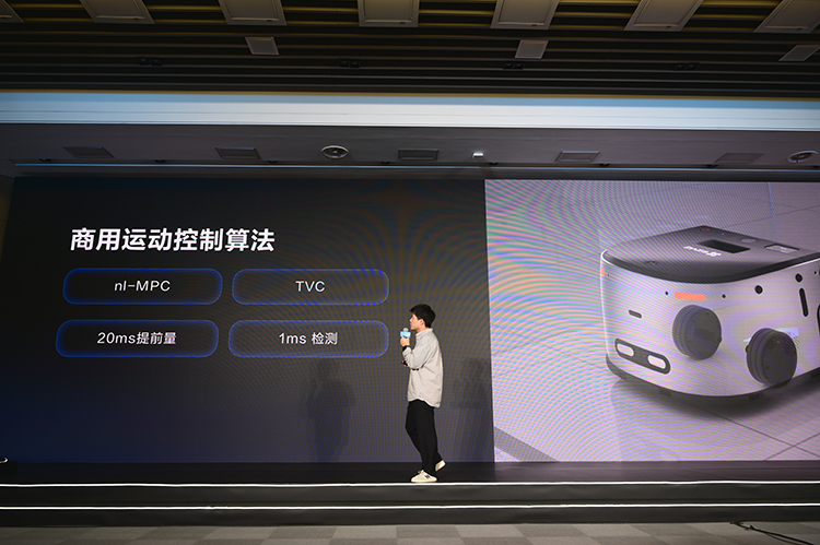 萤石发布AI扫拖宝 RS20 Pro：深度学习加持 智能清洁新体验-第12张图片-科技快讯