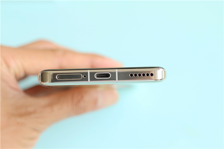 苹果iPhone 15系列用上了"华为口"？变化很大但别高兴太早-第5张图片-科技快讯