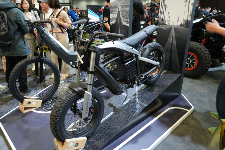 CES2024 | 智能割草机器人、电助力自行车？九号新品CES引围观-第4张图片-科技快讯