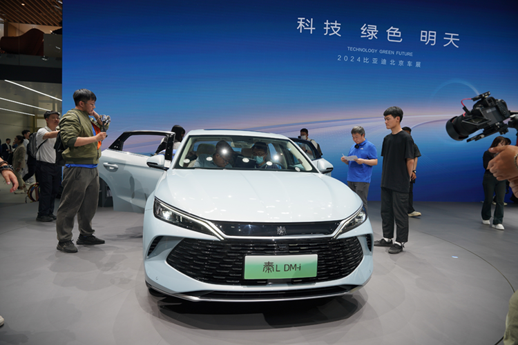 不只有车企CEO的互动艺术，2024北京车展正在上演一场大战-第25张图片-科技快讯