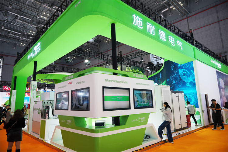 CIIE2023丨如何成为"领军工厂"？施耐德电气发布数字化赋能智能制造白皮书-第1张图片-科技快讯