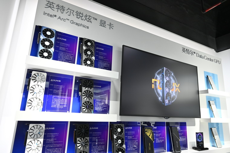 英特尔Arc显卡再迎鸡血驱动 DX11游戏平均提升19%帧率-第1张图片-科技快讯