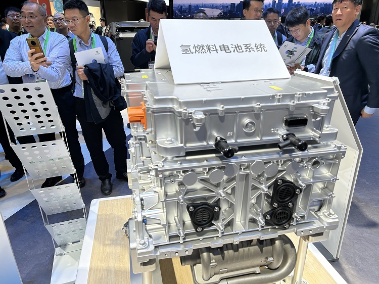 CIIE2023丨5分钟完成补能 丰田展示氢燃料换瓶补能技术-第3张图片-科技快讯