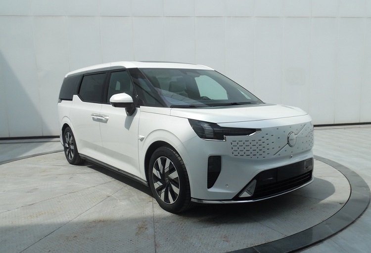 极氪009换壳？沃尔沃首款纯电MPV EM90亮相-第1张图片-科技快讯
