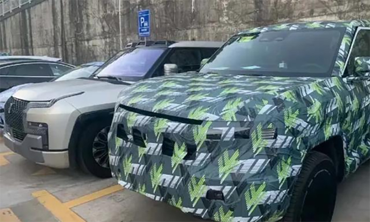 方程豹豹8谍照曝光：延续家族设计 预计明年上市-第1张图片-科技快讯