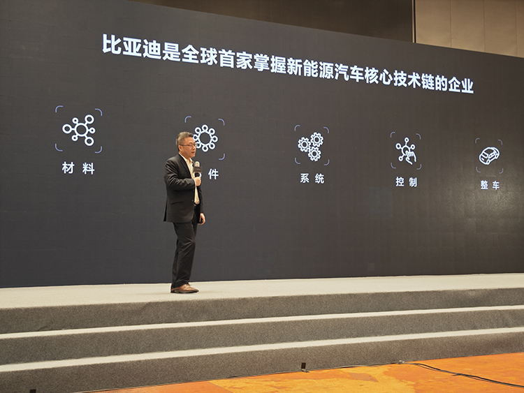 800V、升压、双枪、自加热 比亚迪五大首创技术解决充电难题-第1张图片-科技快讯