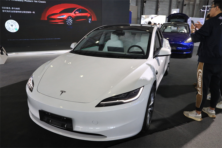 Tech G 2023丨特斯拉新model 3焕新出场，全新换挡方式趣味十足！-第1张图片-科技快讯
