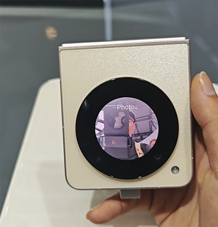MWC2024 | 中兴/努比亚展台：发力海外中端机型态，继续领跑硬件设计-第4张图片-科技快讯