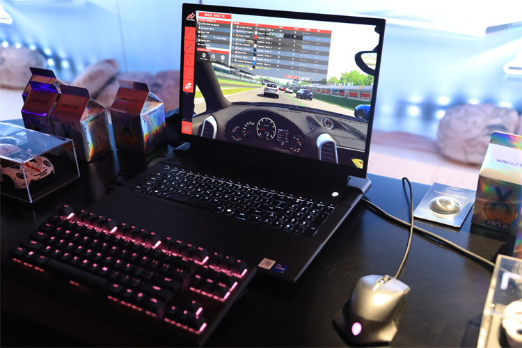 ALIENWARE外星人助力保时捷电竞挑战赛"境界全开"，纵享专业游戏体验-第3张图片-科技快讯
