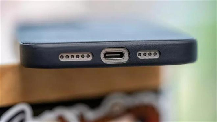 质量太差被狂喷！iPhone15系列新材料手机壳千万别买！-第3张图片-科技快讯