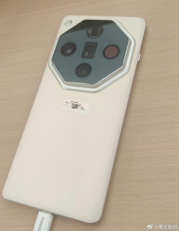 OPPO Find X7 Pro工程机曝光，2颗潜望长焦摄像头，还有八卦镜后摄模组-第1张图片-科技快讯