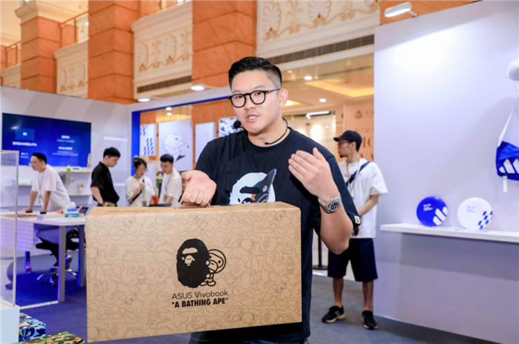 专访华硕电脑设计总监黄圣杰：无畏系列如何玩转BAPE潮牌联名？-第5张图片-科技快讯