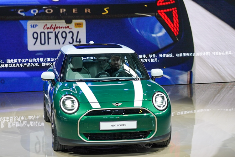 重新定义"可持续未来"：宝马新世代概念车、BMW i4与MINI Aceman首秀中国-第8张图片-科技快讯