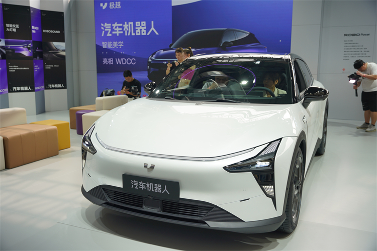 2023WDCC丨极越01机器人美学"炸场"世界设计之都大会-第2张图片-科技快讯