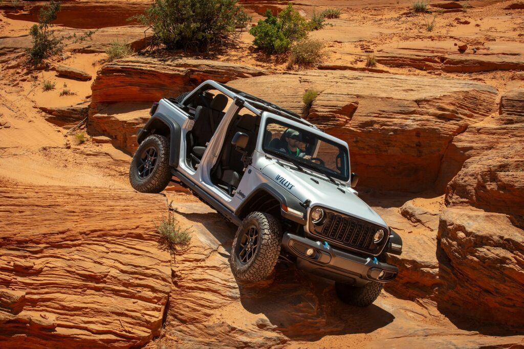 充电时起火！Jeep召回牧马人4Xe-第3张图片-科技快讯