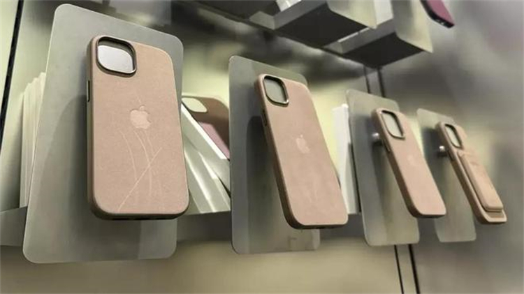 质量太差被狂喷！iPhone15系列新材料手机壳千万别买！-第2张图片-科技快讯