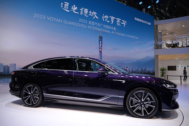 2023广州车展丨岚图首款电混轿车追光PHEV发布，预售价26.69万元起-第7张图片-科技快讯