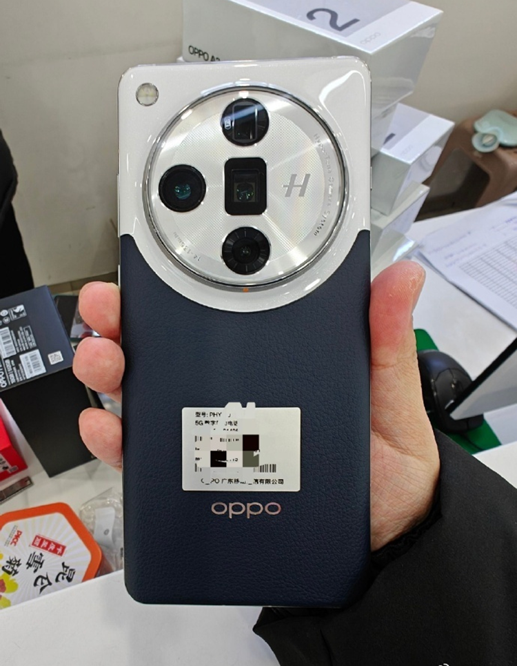 OPPO Find X7 Ultra真机曝光，后摄模组异常庞大，影像实力不容小视-第2张图片-科技快讯