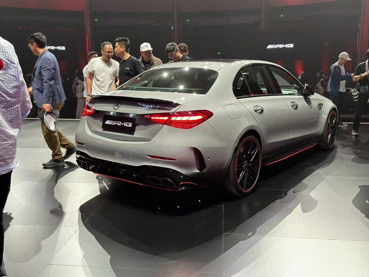 AMG C63使用2.0T发动机！ 119.18万元起，你会买单吗？-第3张图片-科技快讯