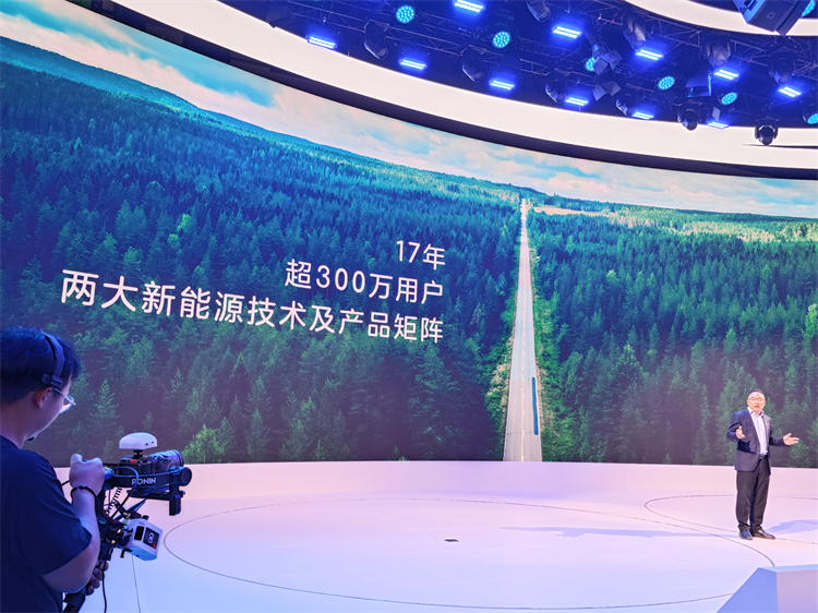 2023成都车展丨荣威D家族双车联袂登场，能否在家轿市场占一席之地？-第7张图片-科技快讯
