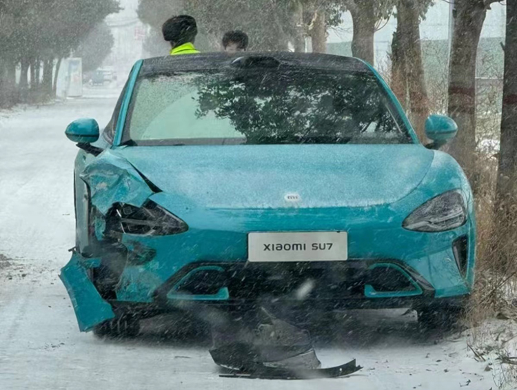 雷军重心转向汽车，为何不能像余承东两手抓？-第1张图片-科技快讯