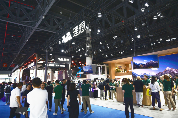 2023成都车展丨理想汽车MEGA预告明年一月交付，双能战略再放异彩！-第1张图片-科技快讯