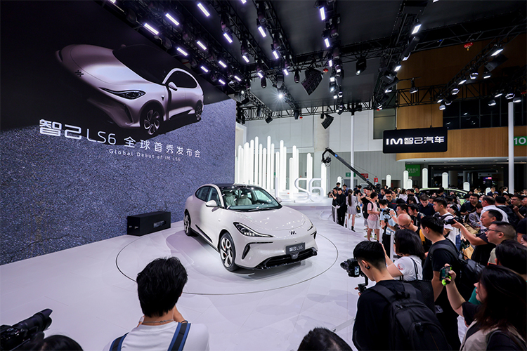 高压平台、智能化 2023成都车展让我们看到了国产汽车领域的新趋势-第3张图片-科技快讯