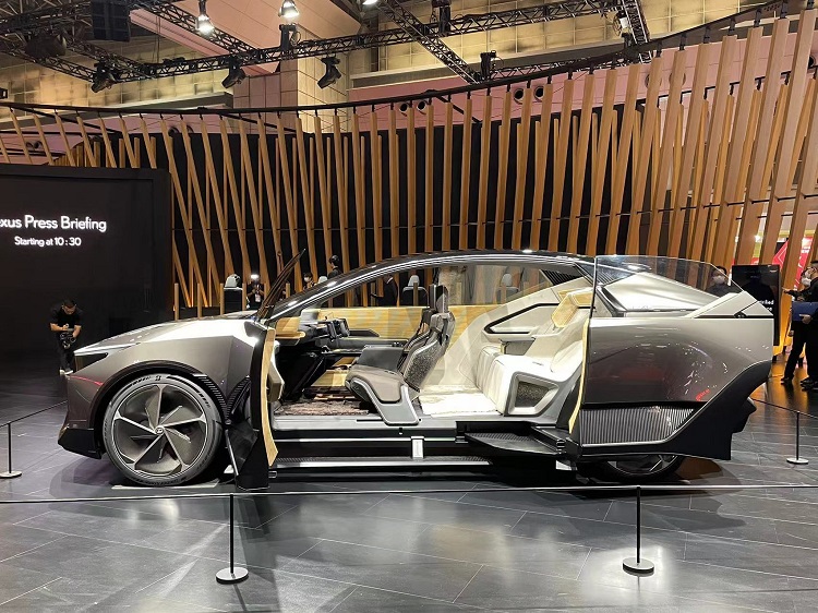 2023东京车展：定位旗舰电动车型，雷克萨斯LF-ZL概念车亮相-第2张图片-科技快讯