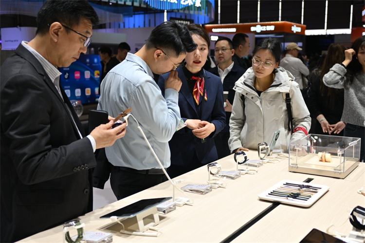 华为全场景有那么好？沉浸式体验AWE华为1500+平方米展区-第4张图片-科技快讯