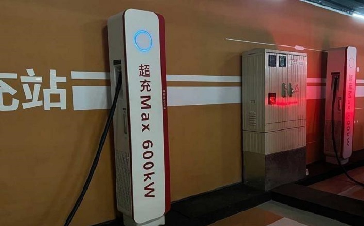 更大输出功率600kW！华为318川藏线布局全液冷超充站-第1张图片-科技快讯