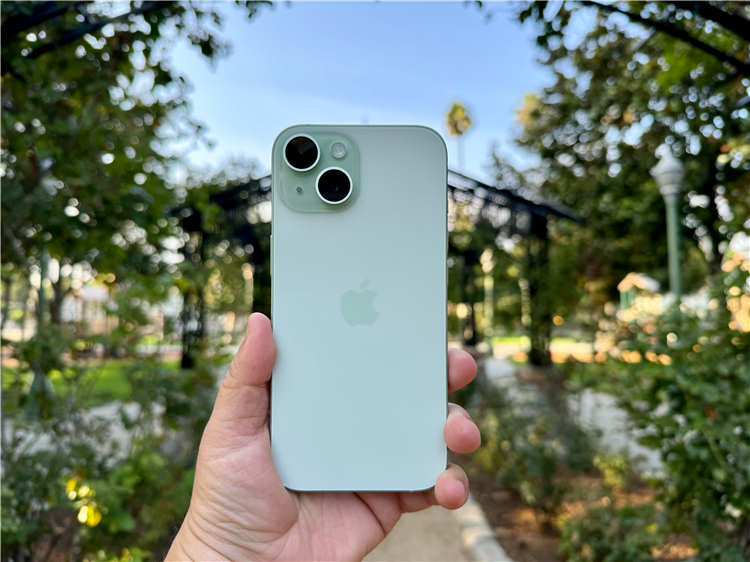 受华为与三星影响暴跌15%，苹果2024年iPhone出货量或下调至2亿部-第1张图片-科技快讯