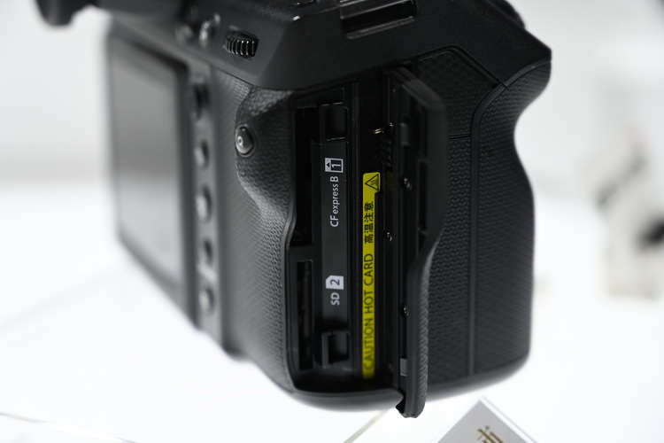 传感器、处理器、机身全换了 富士一亿像素相机GFX 100II全方位升级-第7张图片-科技快讯