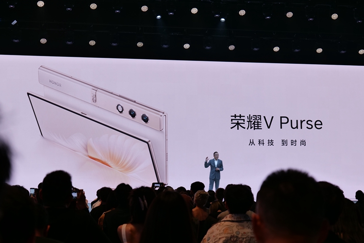 荣耀V Purse回归外折，"复古"是折叠手机新趋势？-第1张图片-科技快讯