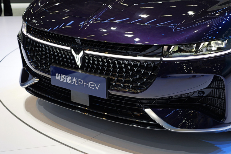2023广州车展丨岚图首款电混轿车追光PHEV发布，预售价26.69万元起-第4张图片-科技快讯