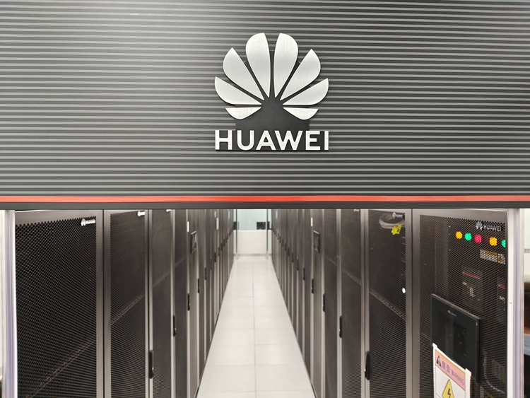 华为展示新一代磁电硬盘：10PB存储不到2000W，功耗降低90%-第2张图片-科技快讯