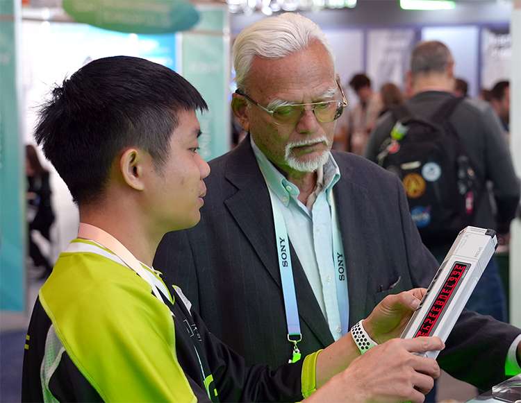 CES2024丨闪极将"科幻照进充储电"，酷炫产品闪耀CES现场-第5张图片-科技快讯