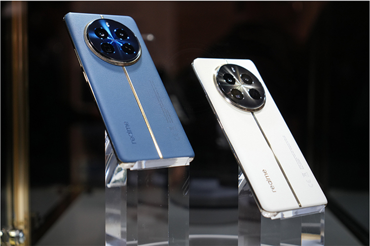 CES2024 | realme真我12 Pro系列蓄势待发 皮革中轴华贵气质兼有潜望长焦-第1张图片-科技快讯