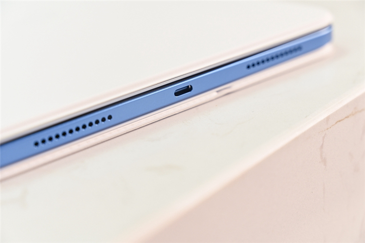 苹果iPhone 15系列用上了"华为口"？变化很大但别高兴太早-第3张图片-科技快讯