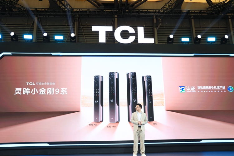 TCL AWE发布3D人脸大屏猫眼门锁新品，3D人脸解锁+AI，体验遥遥领先-第1张图片-科技快讯