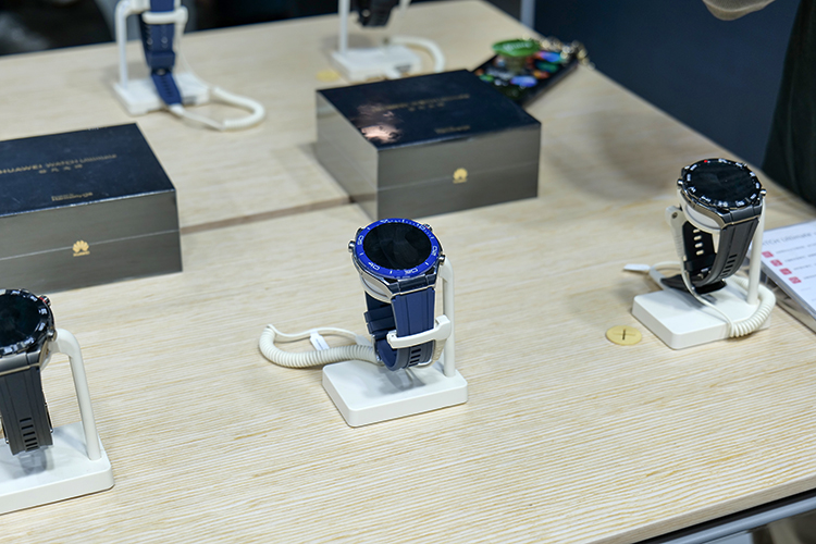华为WATCH Ultimate亮相上海国际潜水展，获专业人士高度认可   -第2张图片-科技快讯