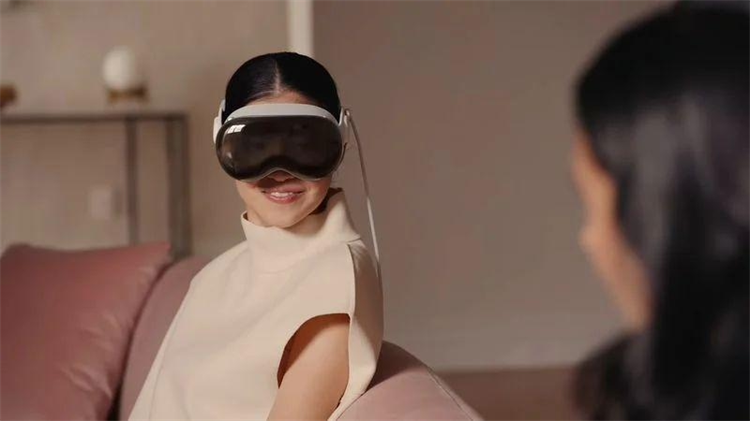 苹果Vision Pro试戴体验："扯头皮""脖子痛"，但仍对它夸赞有加-第2张图片-科技快讯