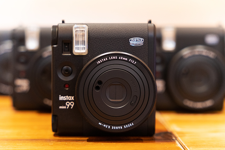 富士instax发布mini 99一次成像相机 6种色彩效果玩转流光艺术-第7张图片-科技快讯