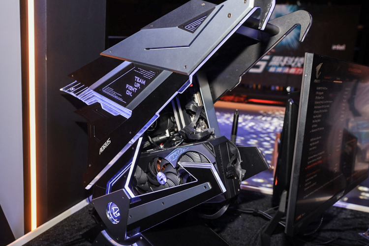 技嘉AORUS Z790 钛雕 X主板现身"D5超频决胜力"现场：内存超频至11200MHz-第9张图片-科技快讯