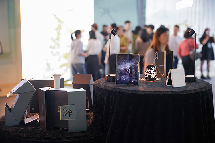 既是折叠屏又是奢华艺术品 心系天下三星W24系列折叠屏发布-第13张图片-科技快讯