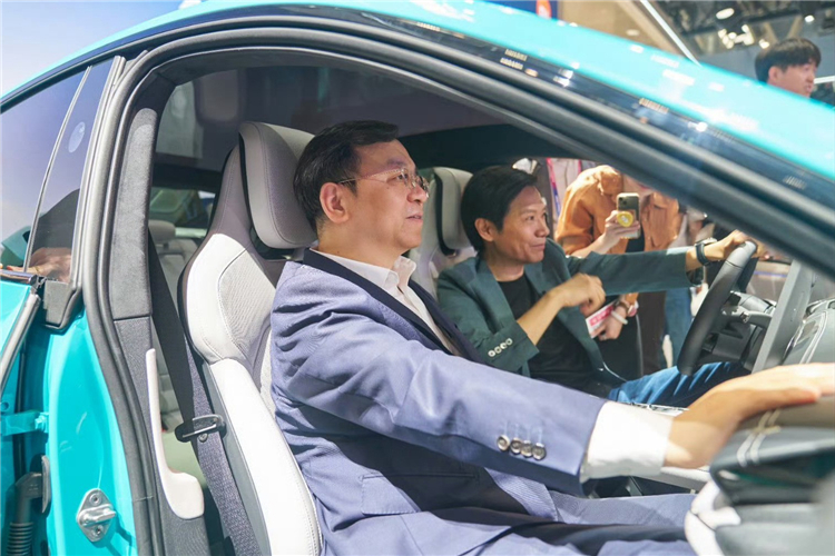 雷军向王传福提议一起搞生态：蔚小理已经同意-第2张图片-科技快讯